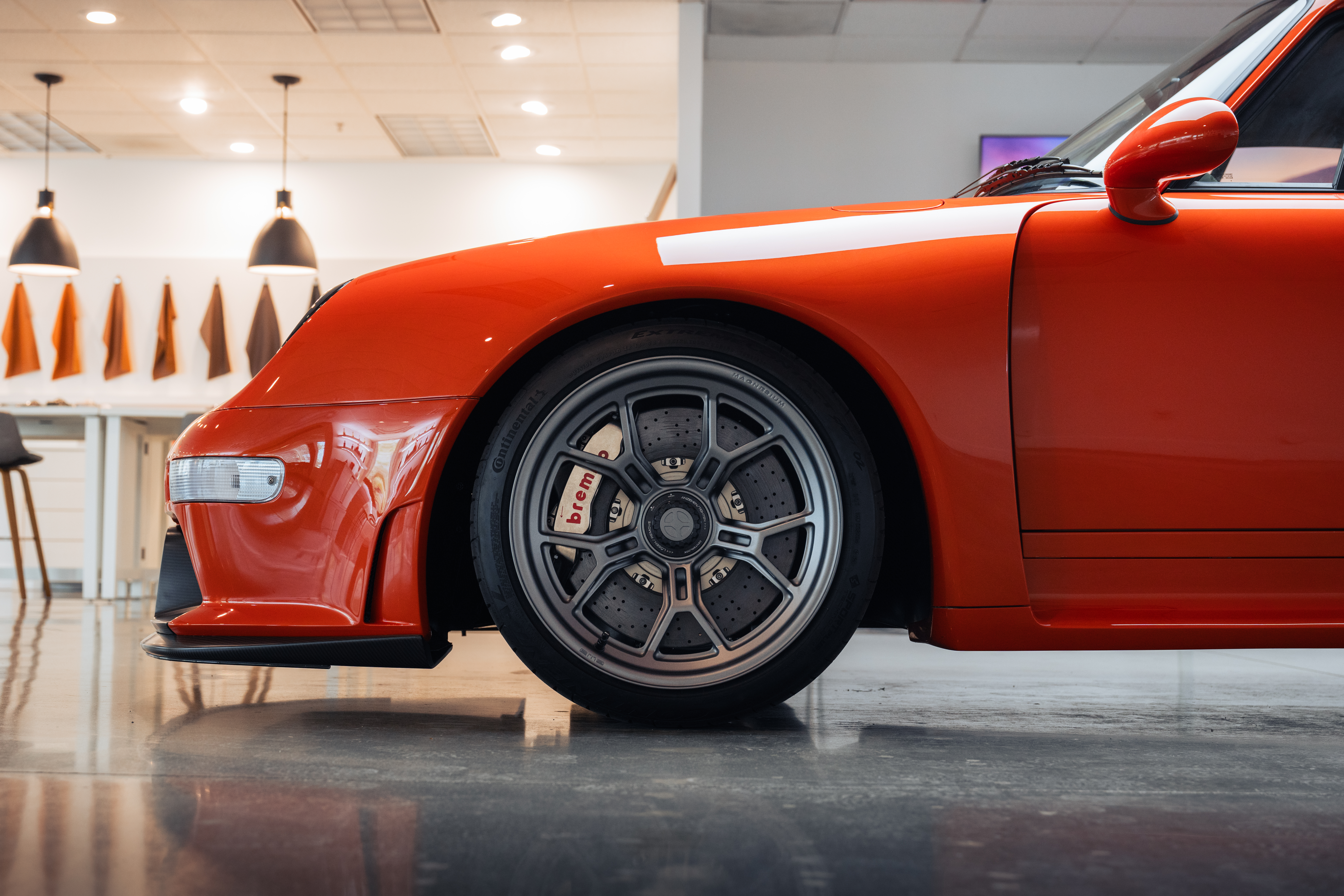 Gunther Werks Turbo - Wheels & Brakes